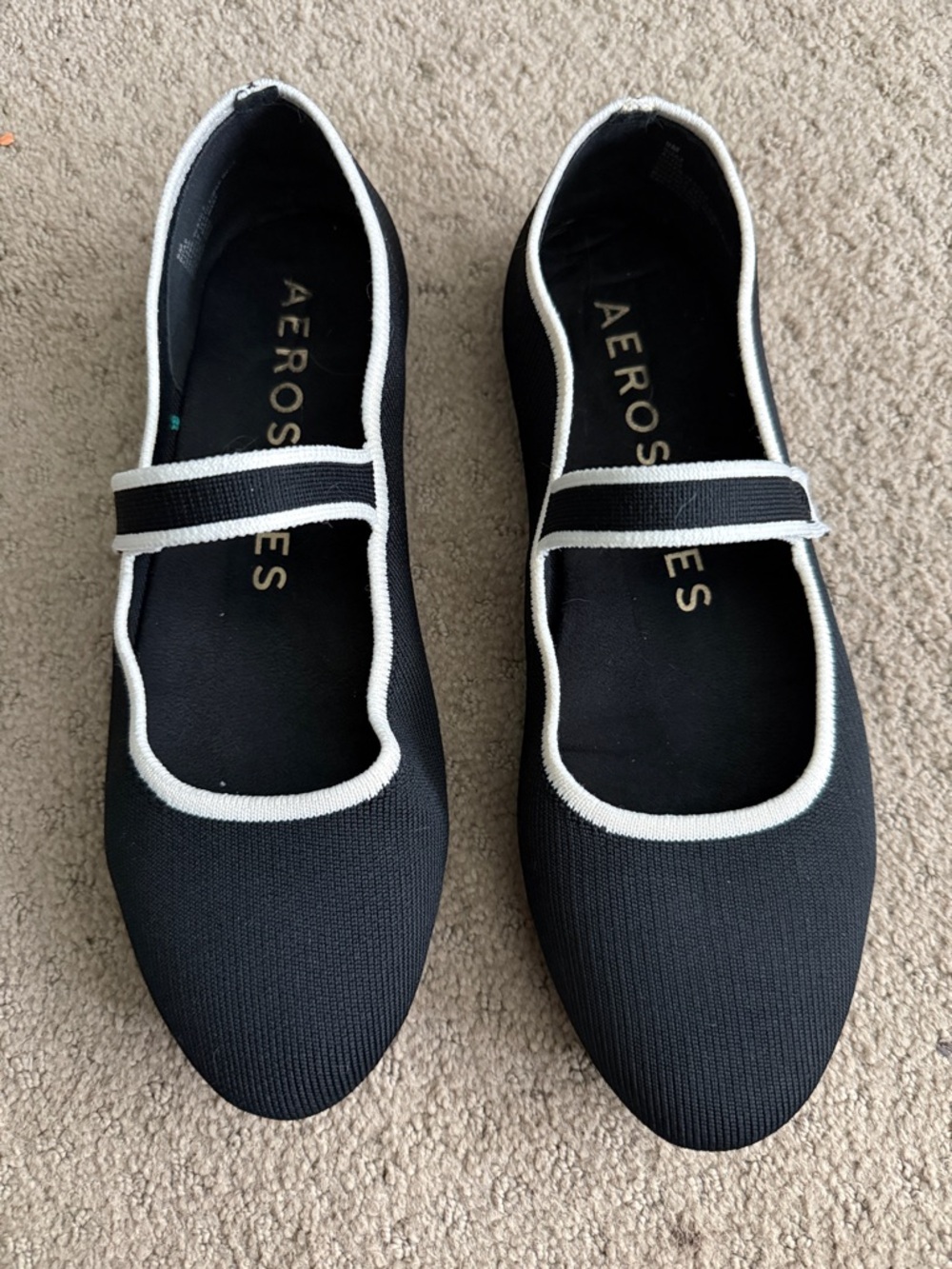 AEROSOLES Black Flats with White Trim Mary Jane Style Size 9 Lightweight